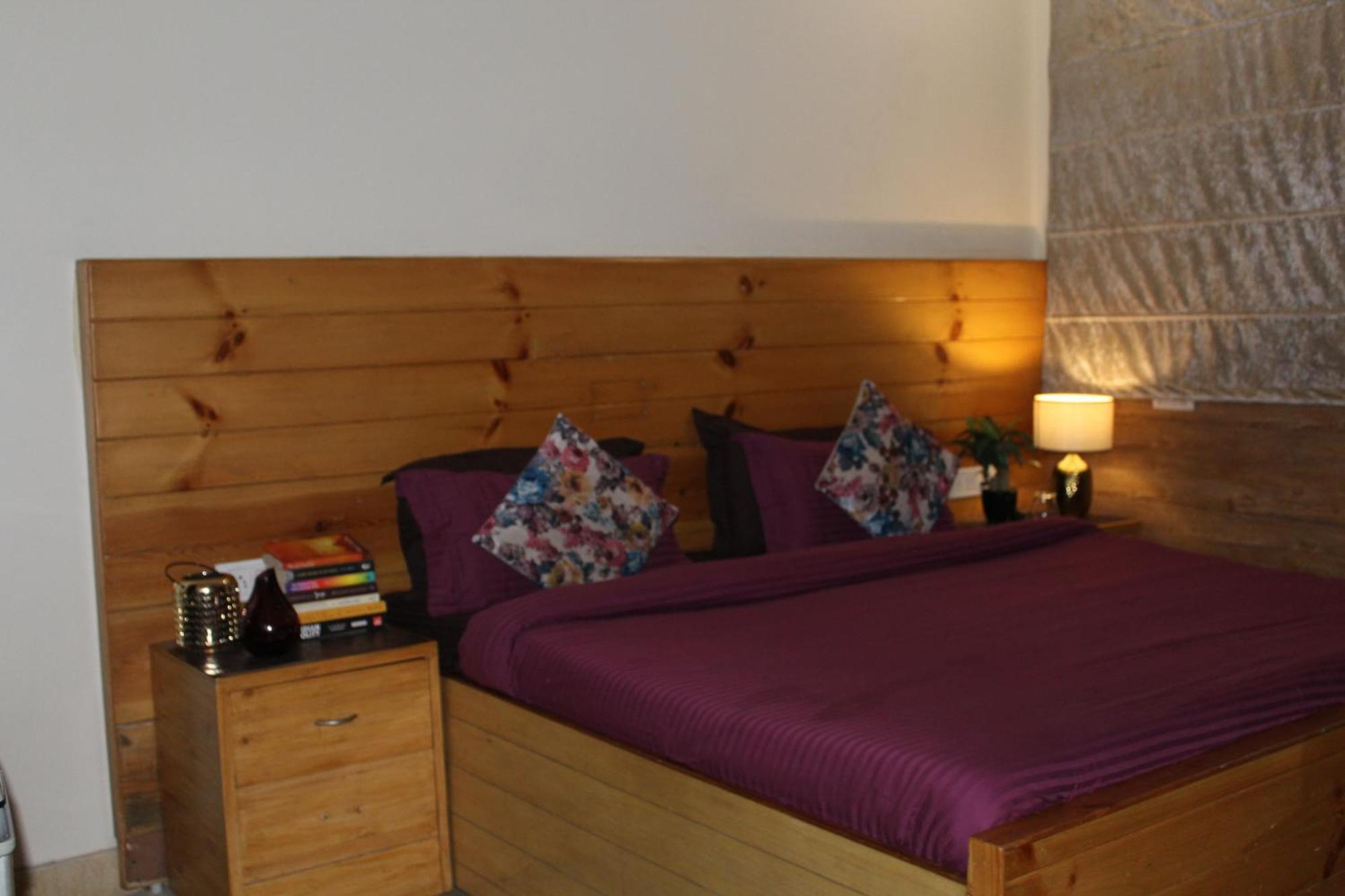 In Airb&b - Divine Service *