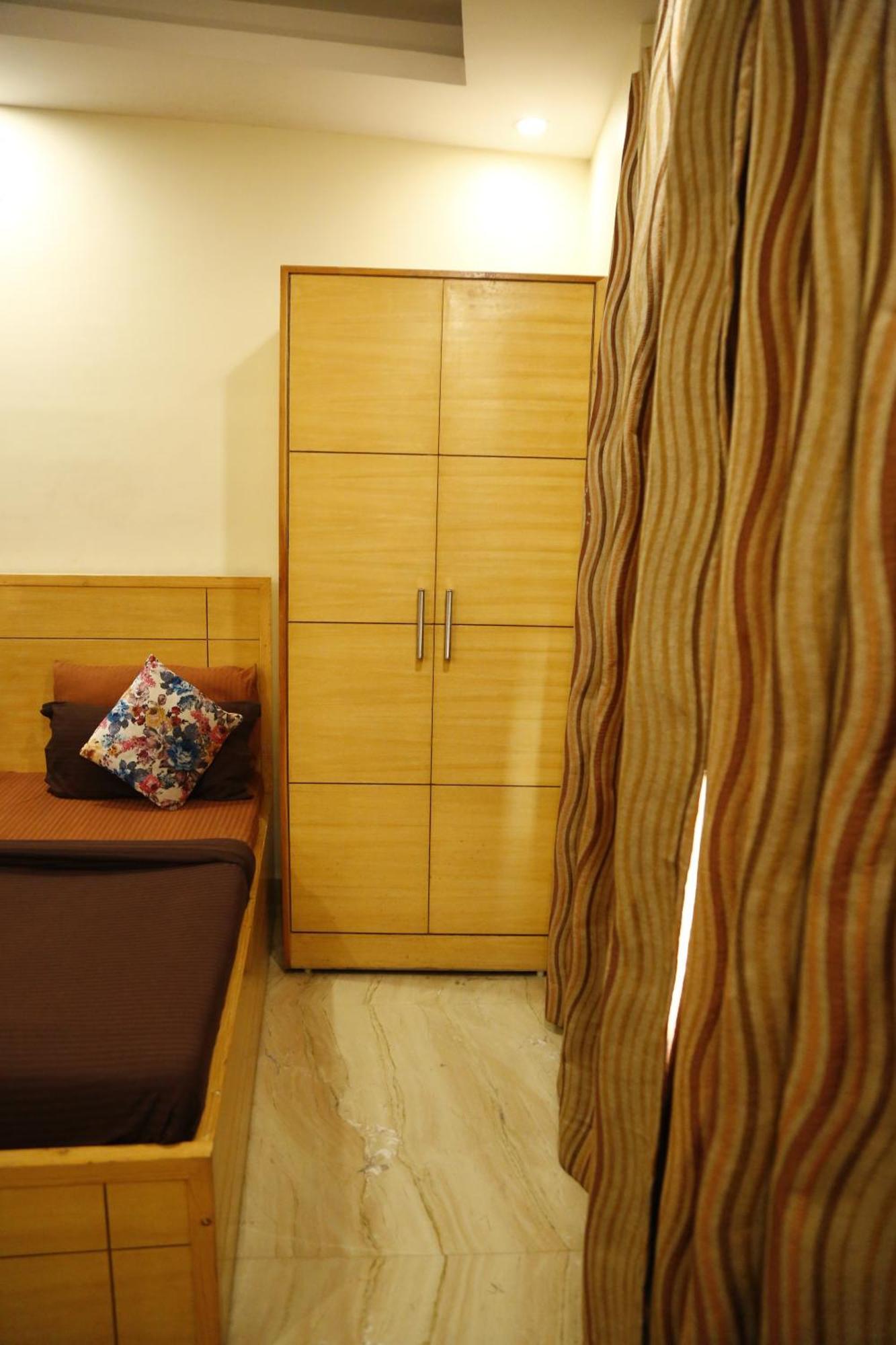 Apartment In Airb&b - Divine Service *